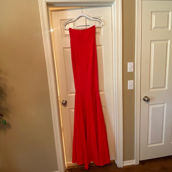 Miss Ord - long formal red dress - Picture 4 of 5